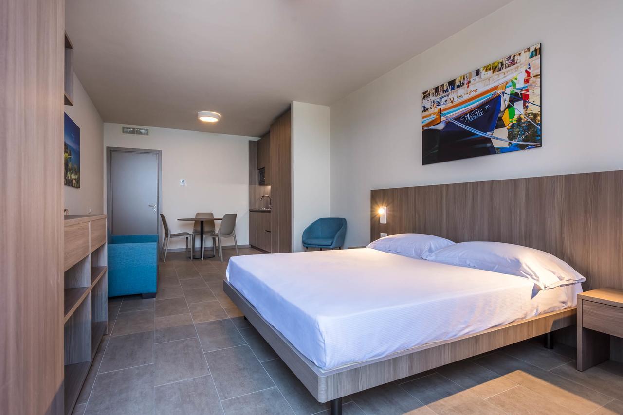 Le Torri Del Garda Familyspa Resort Torri Del Benaco Luaran gambar