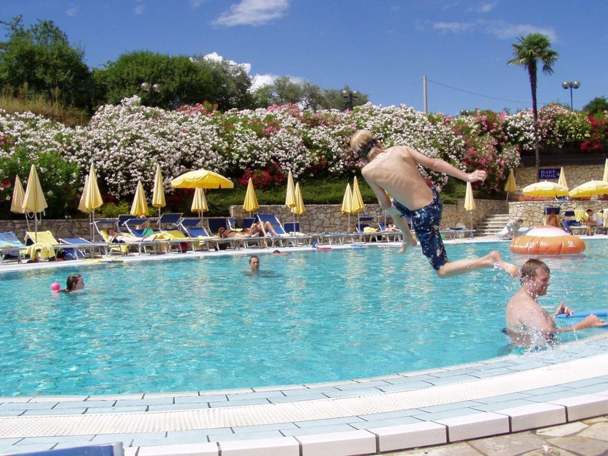 Le Torri Del Garda Familyspa Resort Torri Del Benaco Luaran gambar
