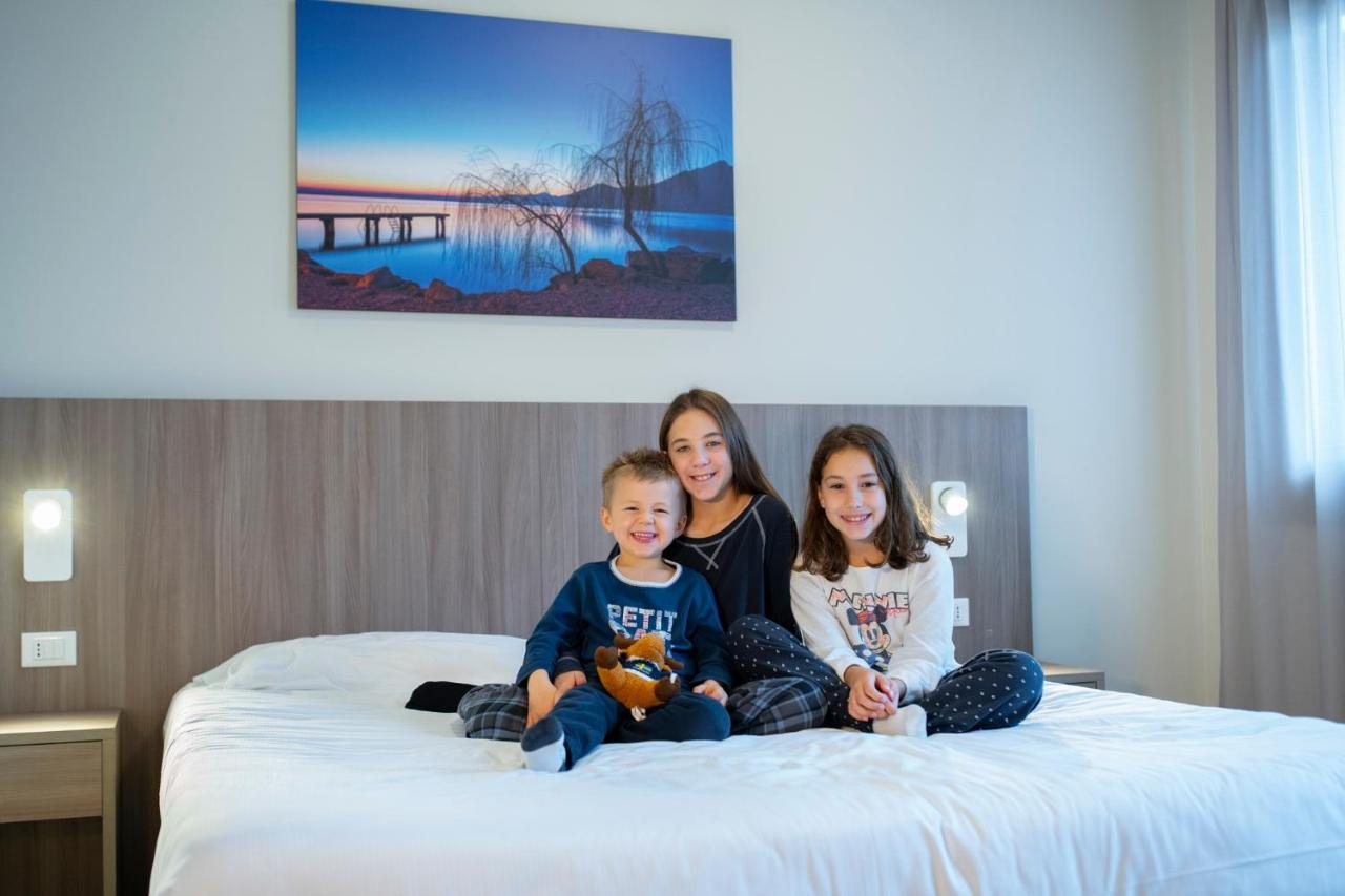 Le Torri Del Garda Familyspa Resort Torri Del Benaco Luaran gambar